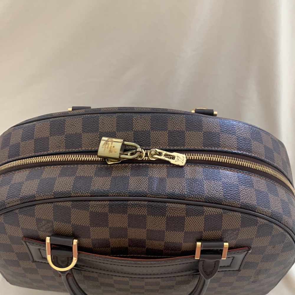 Louis Vuitton Bag - Picture 4 of 16